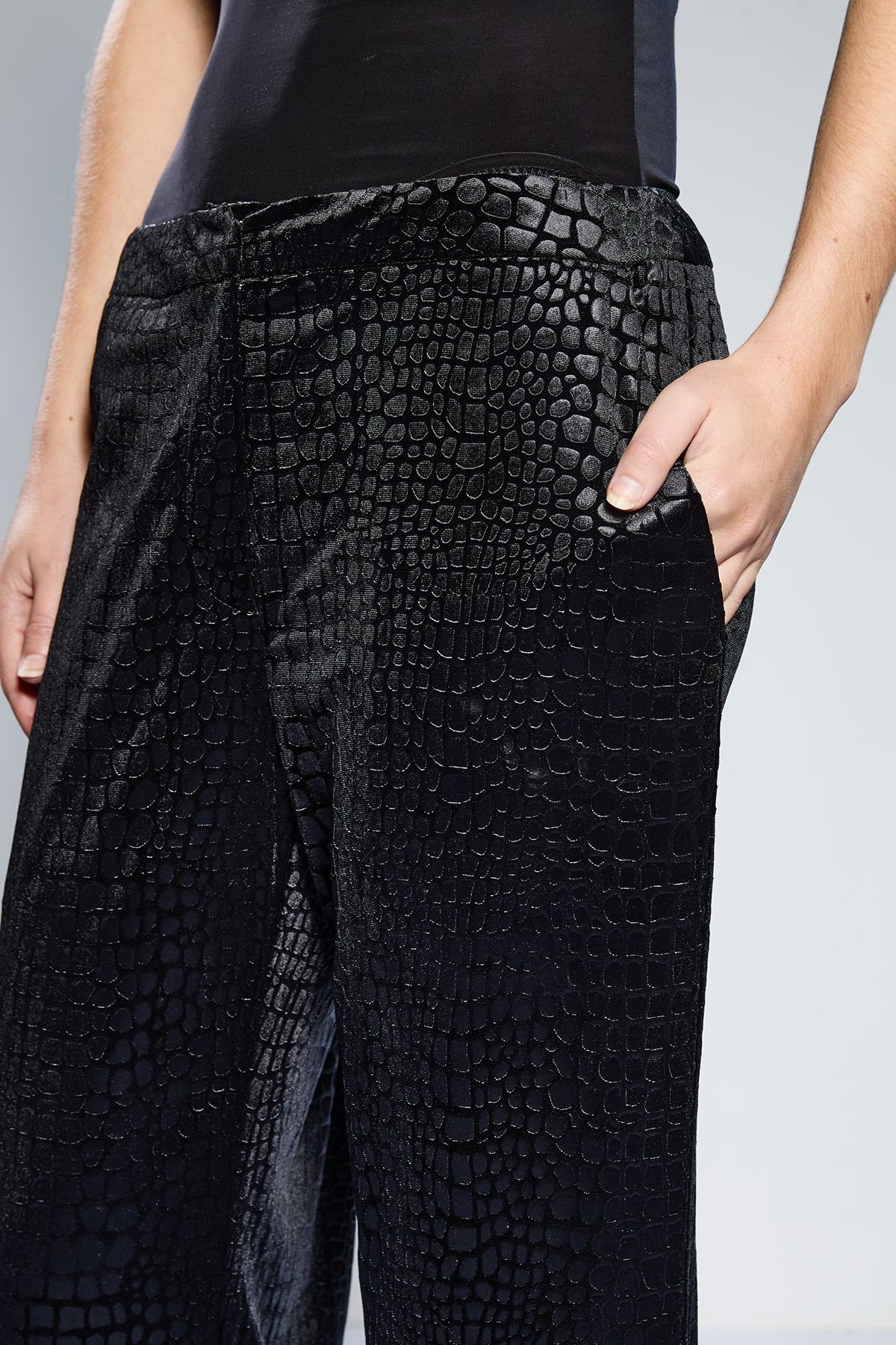 RUNWAY 1.8.1.8 RUNWAY 1.8.1.8 Women's Croc Jacquard Velvet Trouser in Black - 4