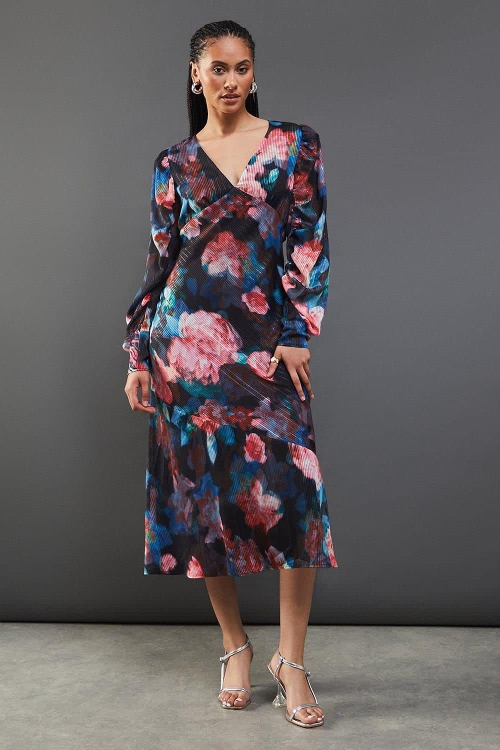 Warehouse Warehouse Women's Metallic Shadow Stripe Gathered Sleeve Plunge Neck Maxi Dress in Floral