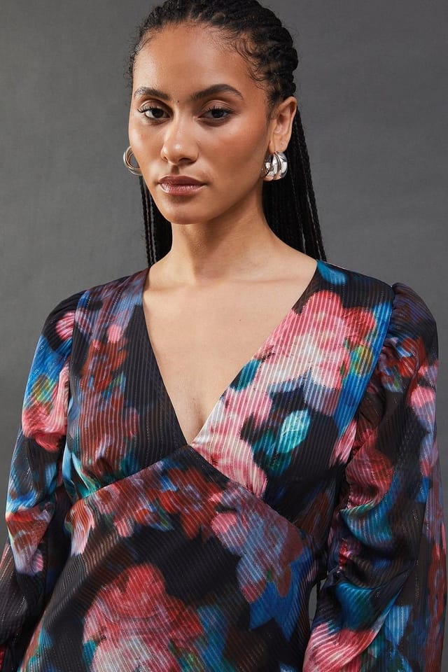 Warehouse Warehouse Women's Metallic Shadow Stripe Gathered Sleeve Plunge Neck Maxi Dress in Floral - 2