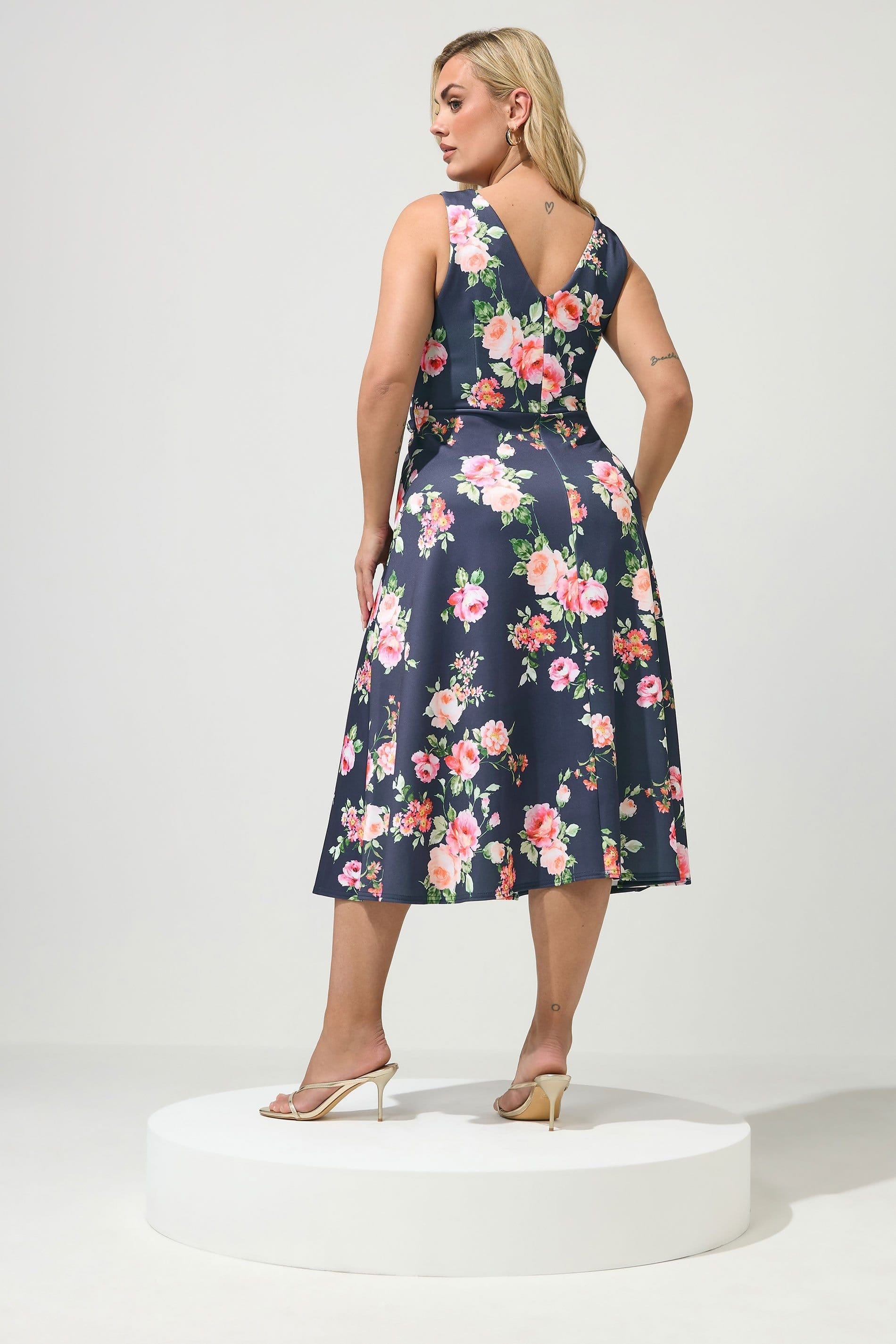 Yours Yours Women's Floral Midi Dress in Dark Navy - 4