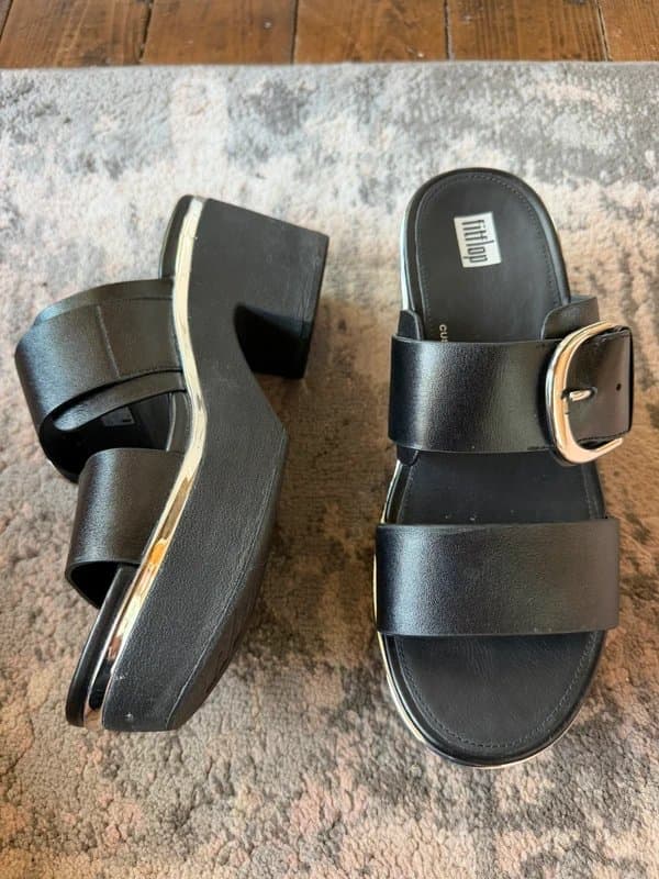 FitFlop Fitflop black leather 1970’s inspired platform mule sandals. Size 6