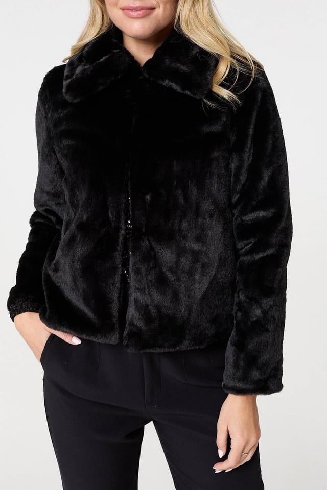 Izabel London Izabel London Women's Faux Fur Zip Detail Cropped Jacket in Black - 2