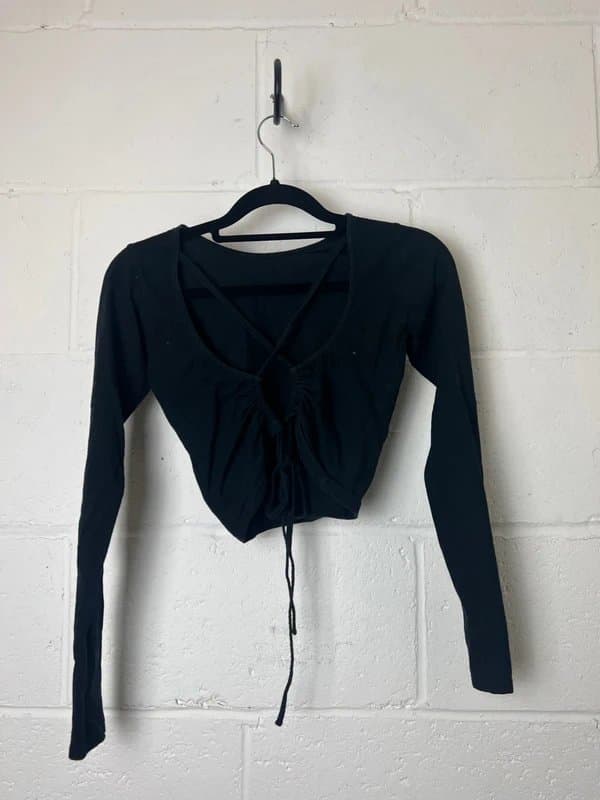 Motel motel black long sleeve open back crop top