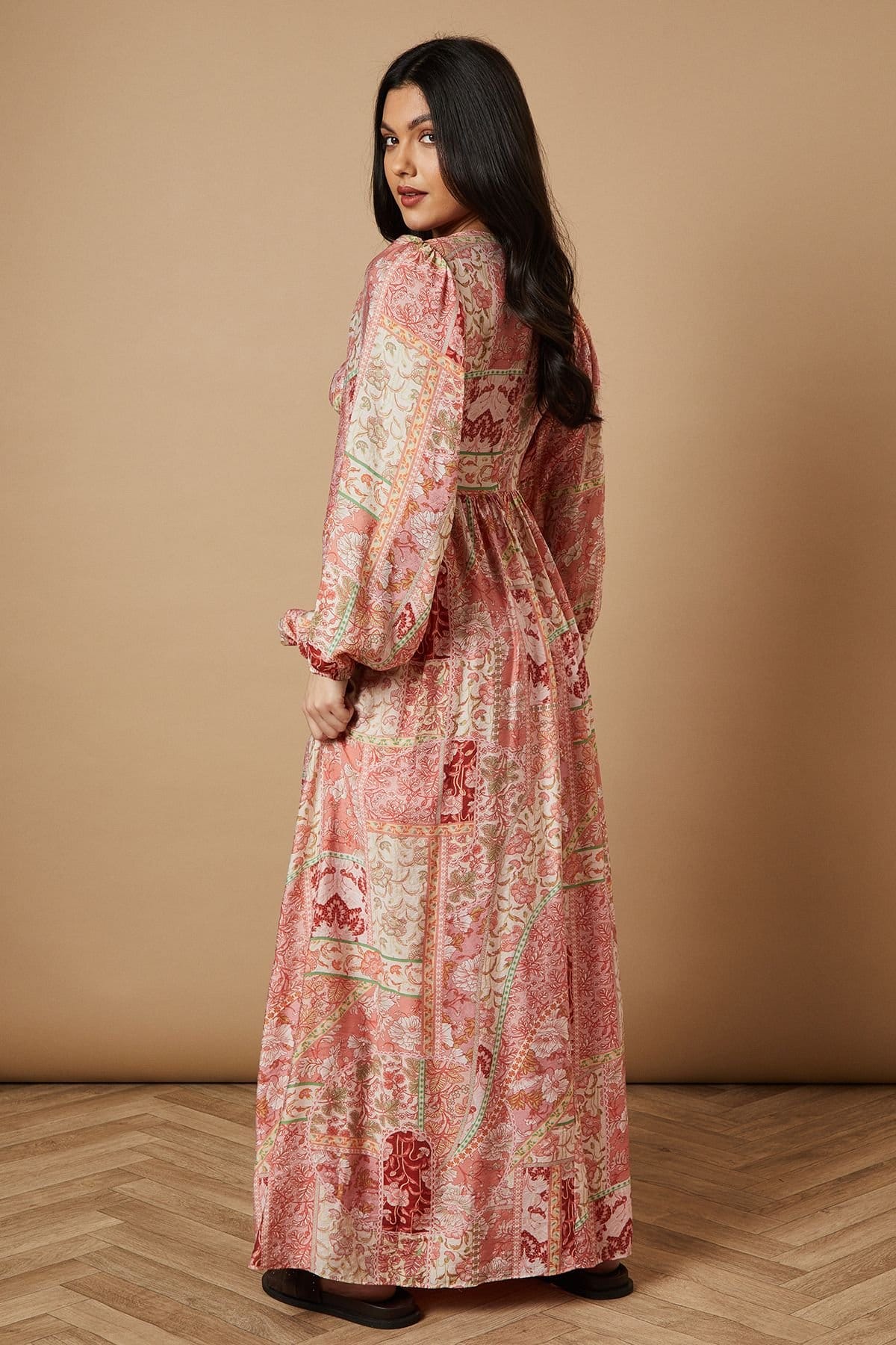 Oasis Oasis Women's Printed Long Sleeve Cut Out Side Detail Maxi Dress in Pink - 4
