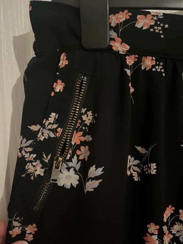 New Look New look elasticated cuffed floral trousers