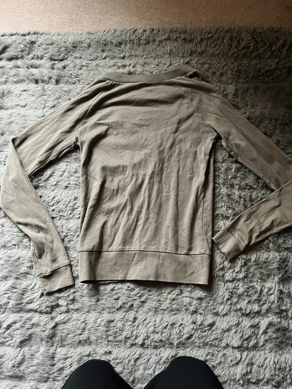 H&M Grey v-neck long sleeved top xs s