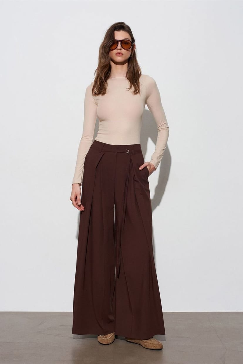 Dilvin Dilvin Women's Wide-Leg Pleated Trousers in Chocolate - 1