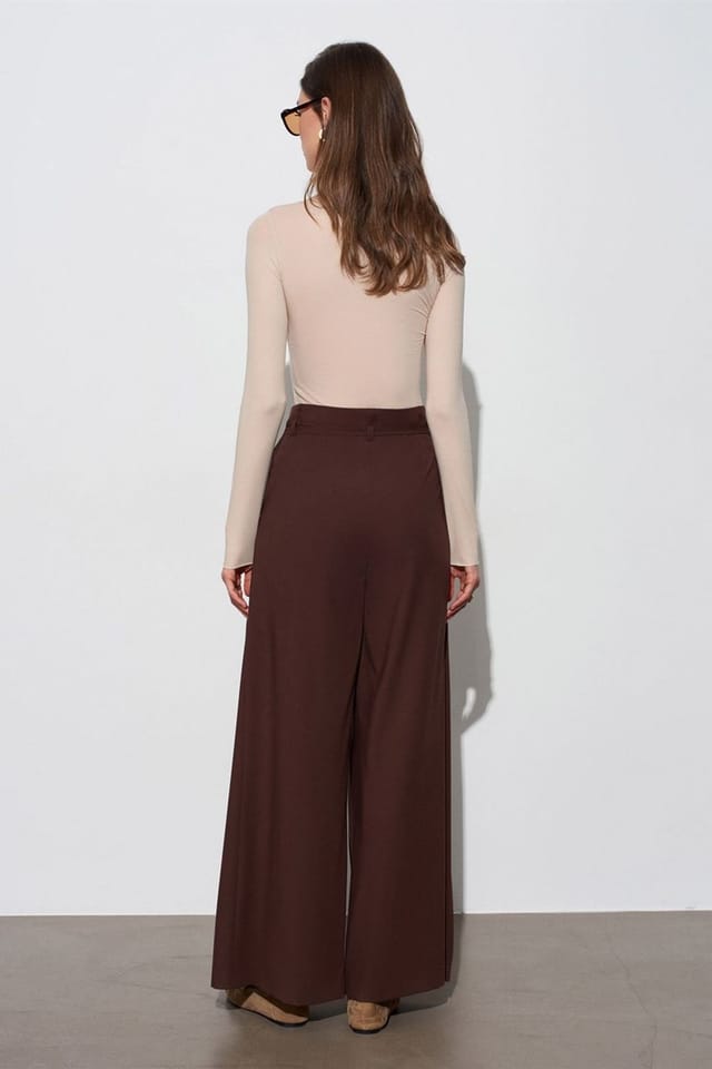 Dilvin Dilvin Women's Wide-Leg Pleated Trousers in Chocolate - 2