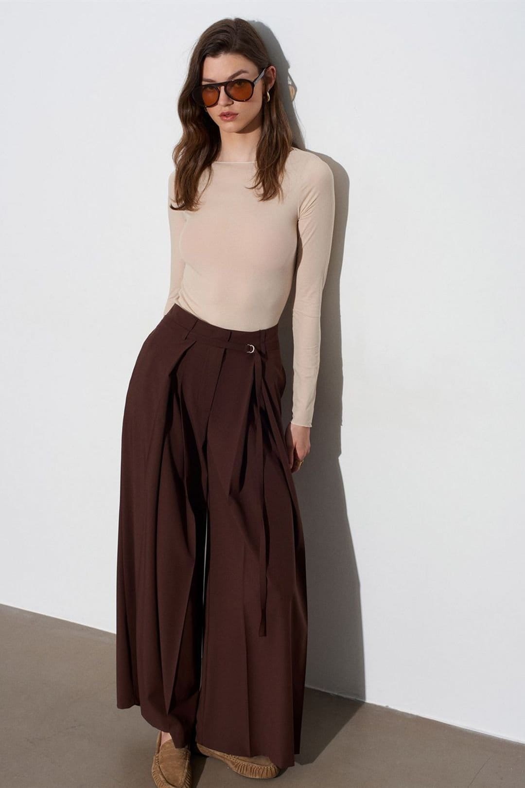 Dilvin Dilvin Women's Wide-Leg Pleated Trousers in Chocolate - 4