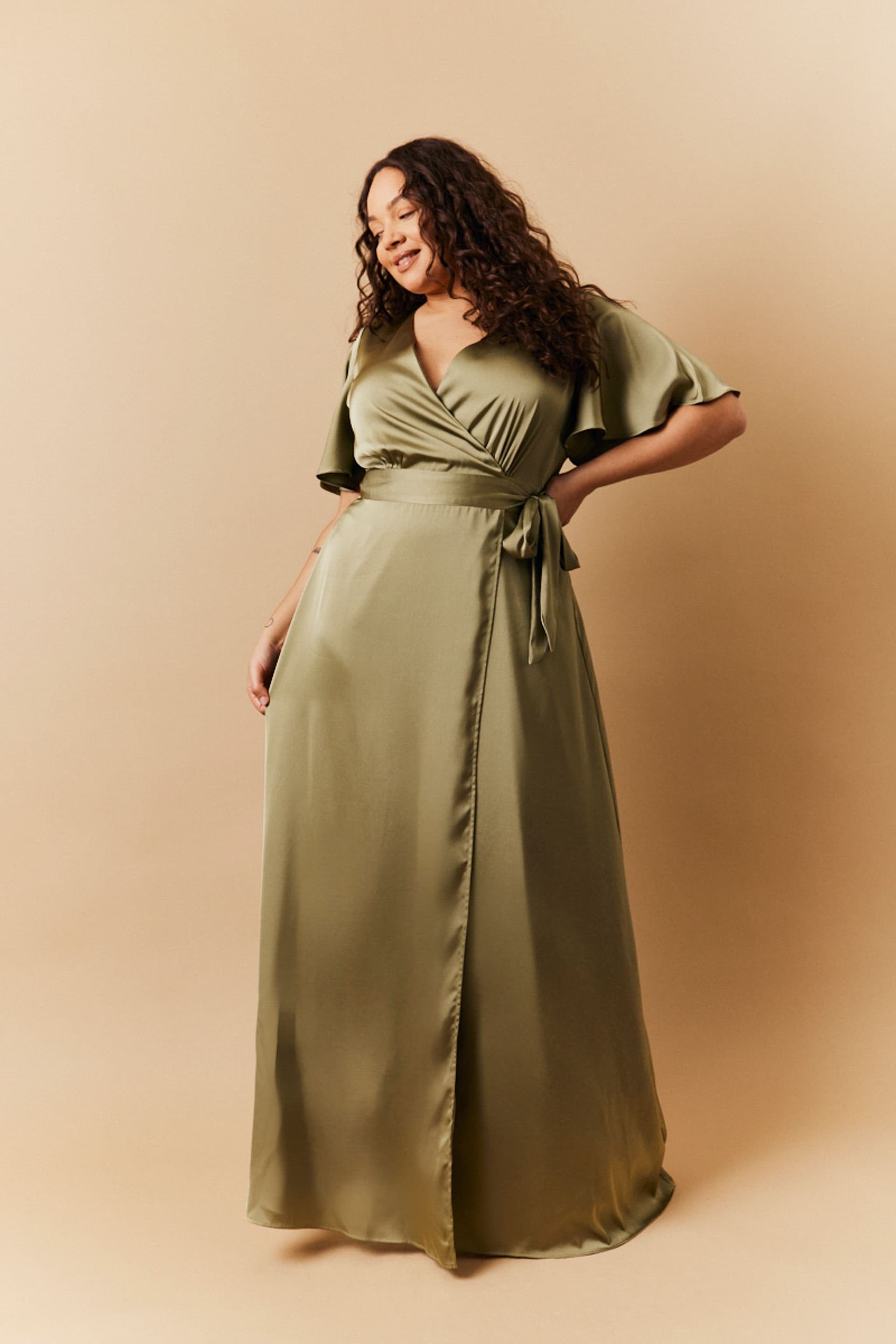 In The Style In The Style Women's Satin Wrap Tie Angel Sleeve Maxi Dress in Green