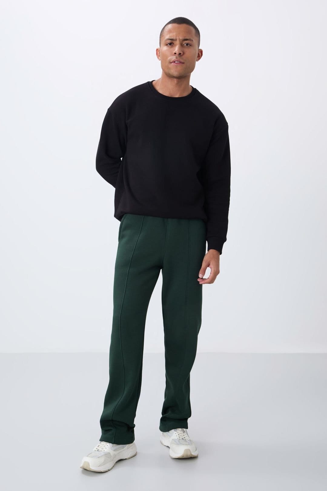 Tommy Life Tommy Life Men's Regular Fit Cotton-Polyester Sweatpants in Bottle Green - 4