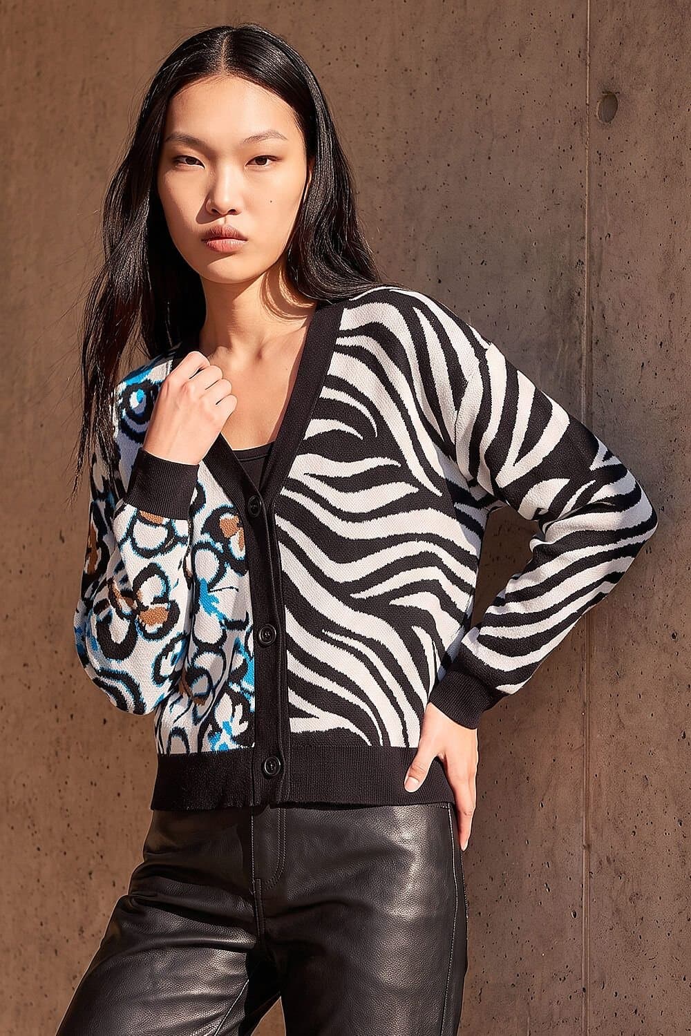 Dusk Dusk Women's Contrast Knit Cardigan in Black