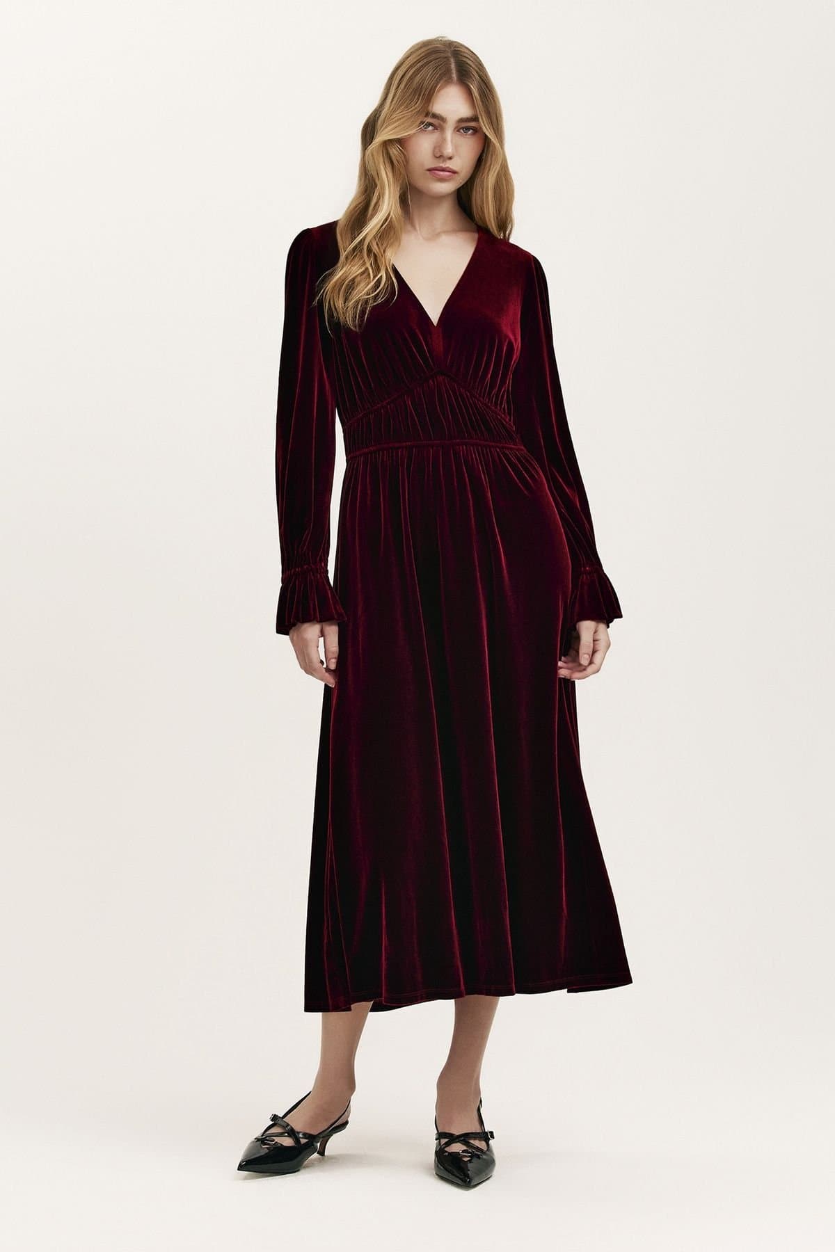 Finery London Finery London Women's Laila Velvet V Neck Midi Waisted Dress in Wine