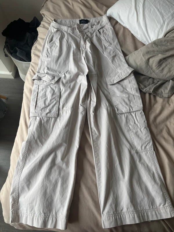 Bershka Factorie Cargo Pants – UK Size 8 🤎