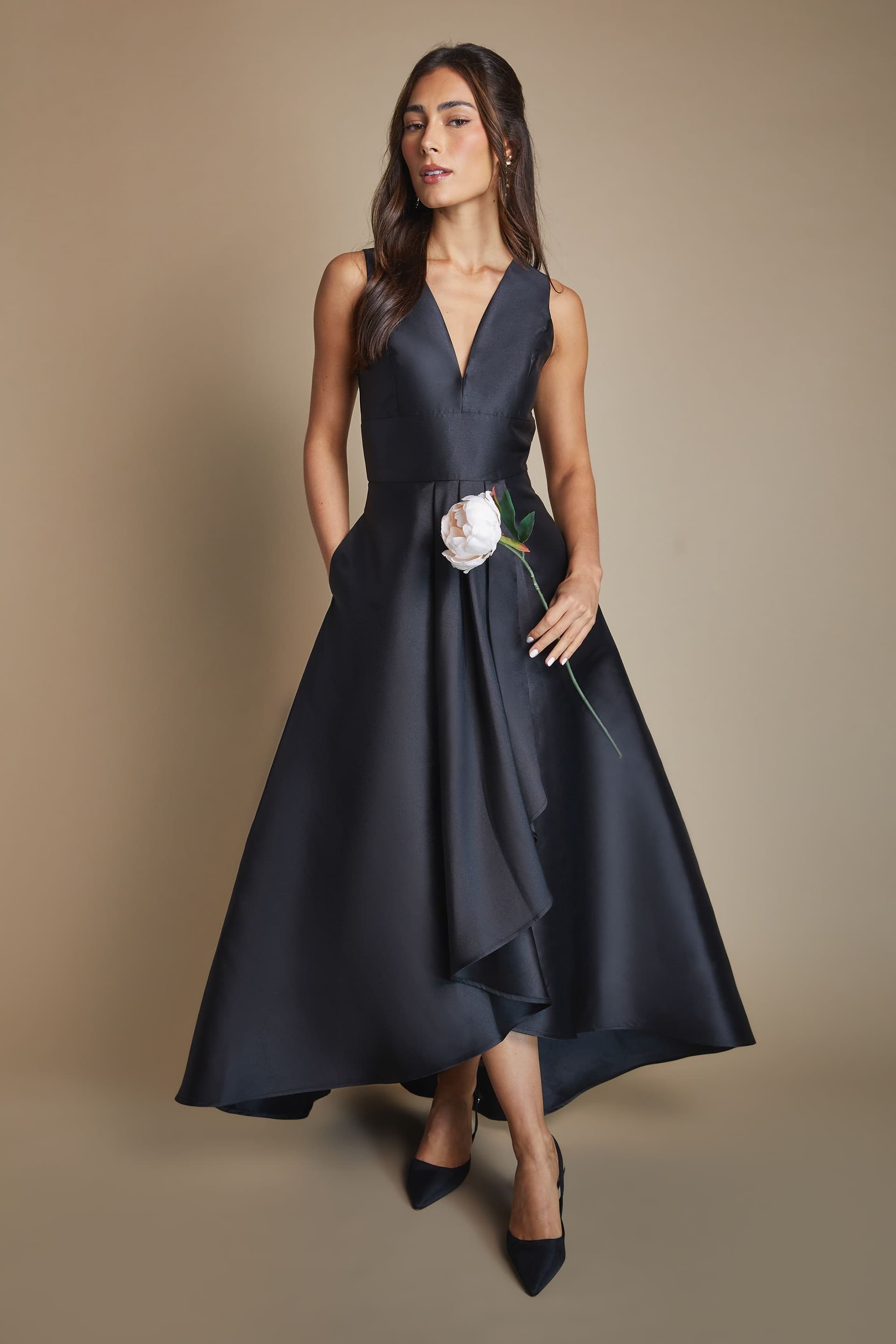 Coast Coast Women's Honoured Sleeveless Plunge Waterfall Twill Maxi Bridesmaid Dress in Black