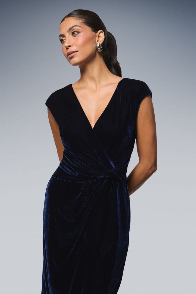 Wallis Wallis Women's Occasion Velvet Twist Pencil Dress in Navy - 2