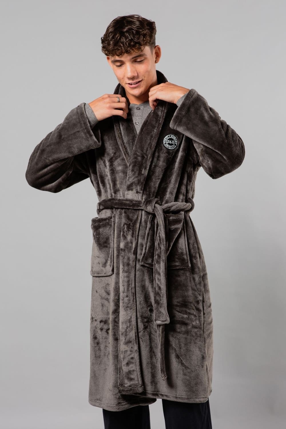 Tokyo Laundry Tokyo Laundry Men's Plush Shawl Collar Dressing Gown in Dark Grey - 4