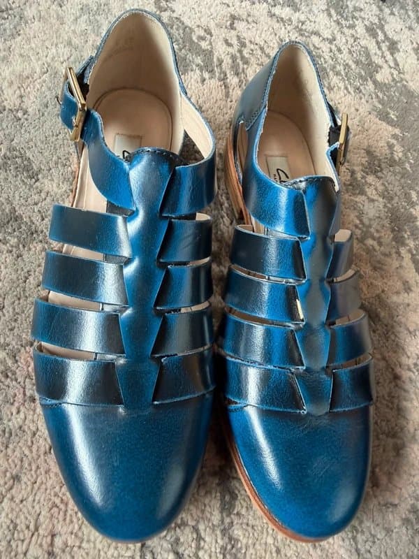 Clarks Clark’s narrative fisherman style closed toe sandals. Real leather. Size 4