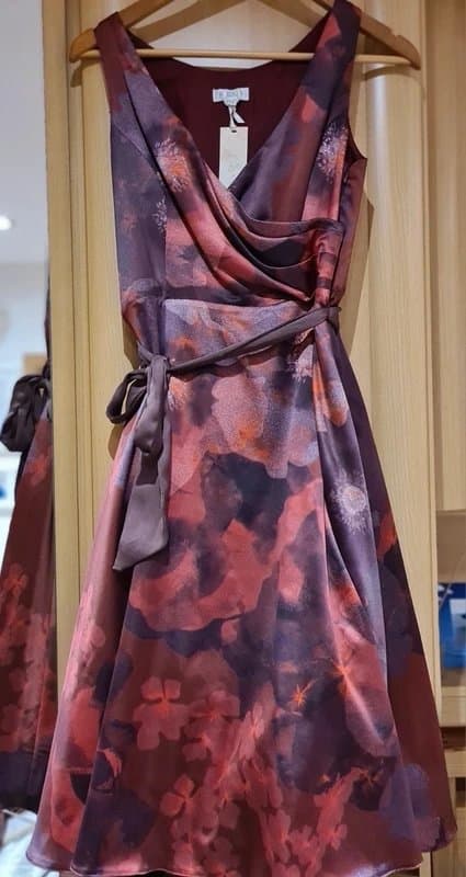 Kaliko Kaliko size 10 dress, mixed Berry colours, fully lined, tulle underskirt.