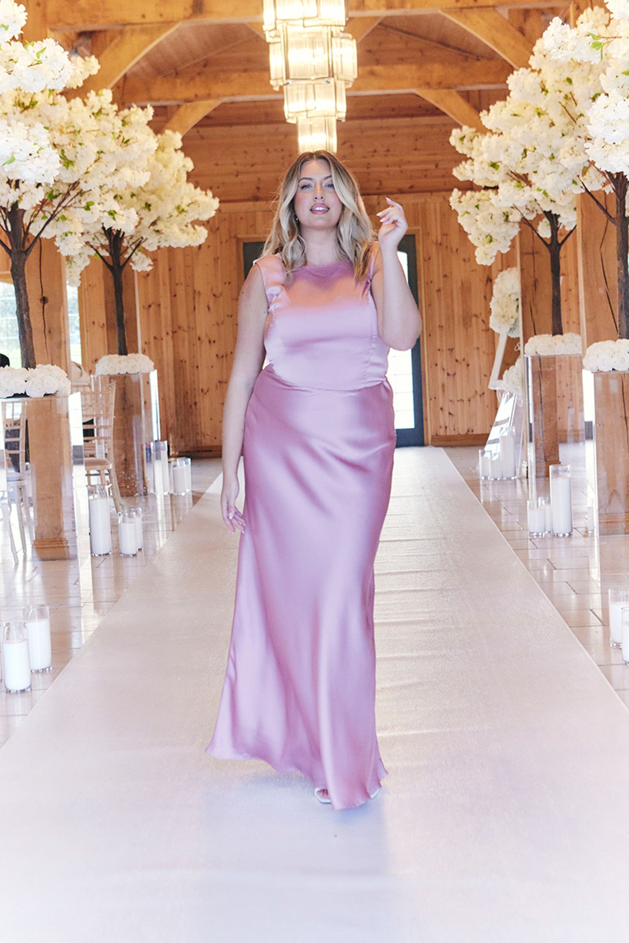 In The Style In The Style Women's Satin Cowl Back Maxi Dress in Pink - 2