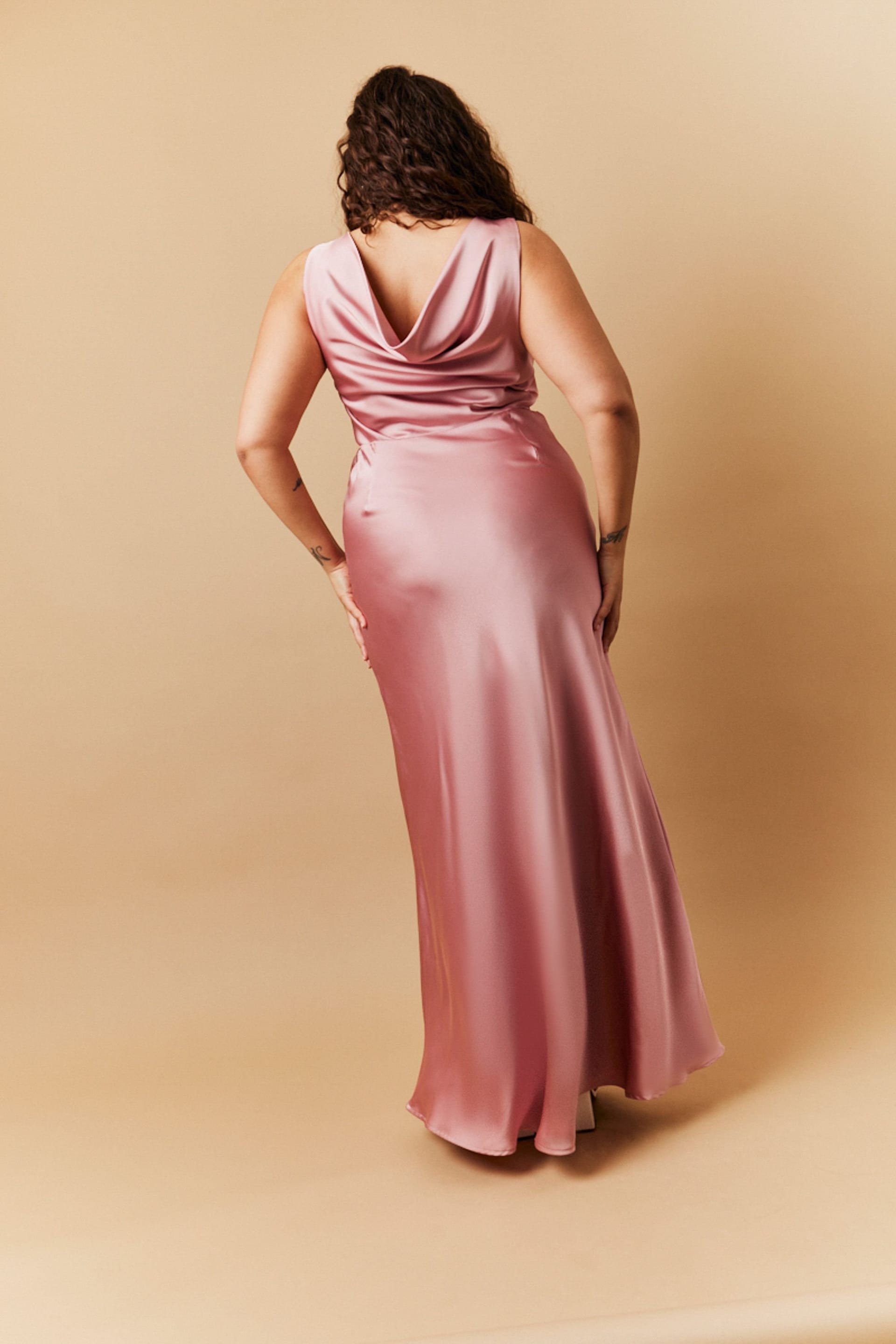 In The Style In The Style Women's Satin Cowl Back Maxi Dress in Pink - 4