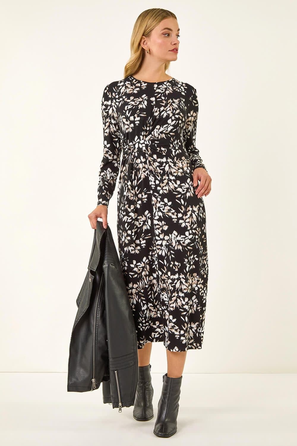 Dusk Dusk Women's Printed Stretch Midi Dress in Black