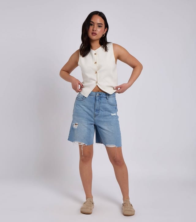 Urban Bliss Women's Light Blue Distressed Bermuda Denim Shorts Urban Bliss New Look - 2