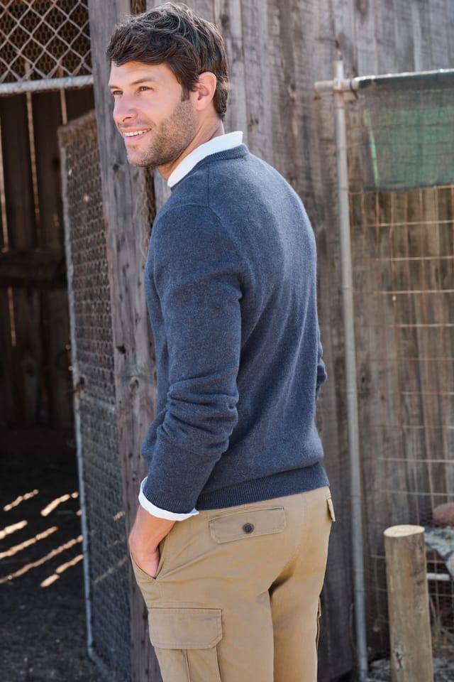 WoolOvers WoolOvers Men's Cashmere Merino Crew Neck Jumper in Dark Blue - 3