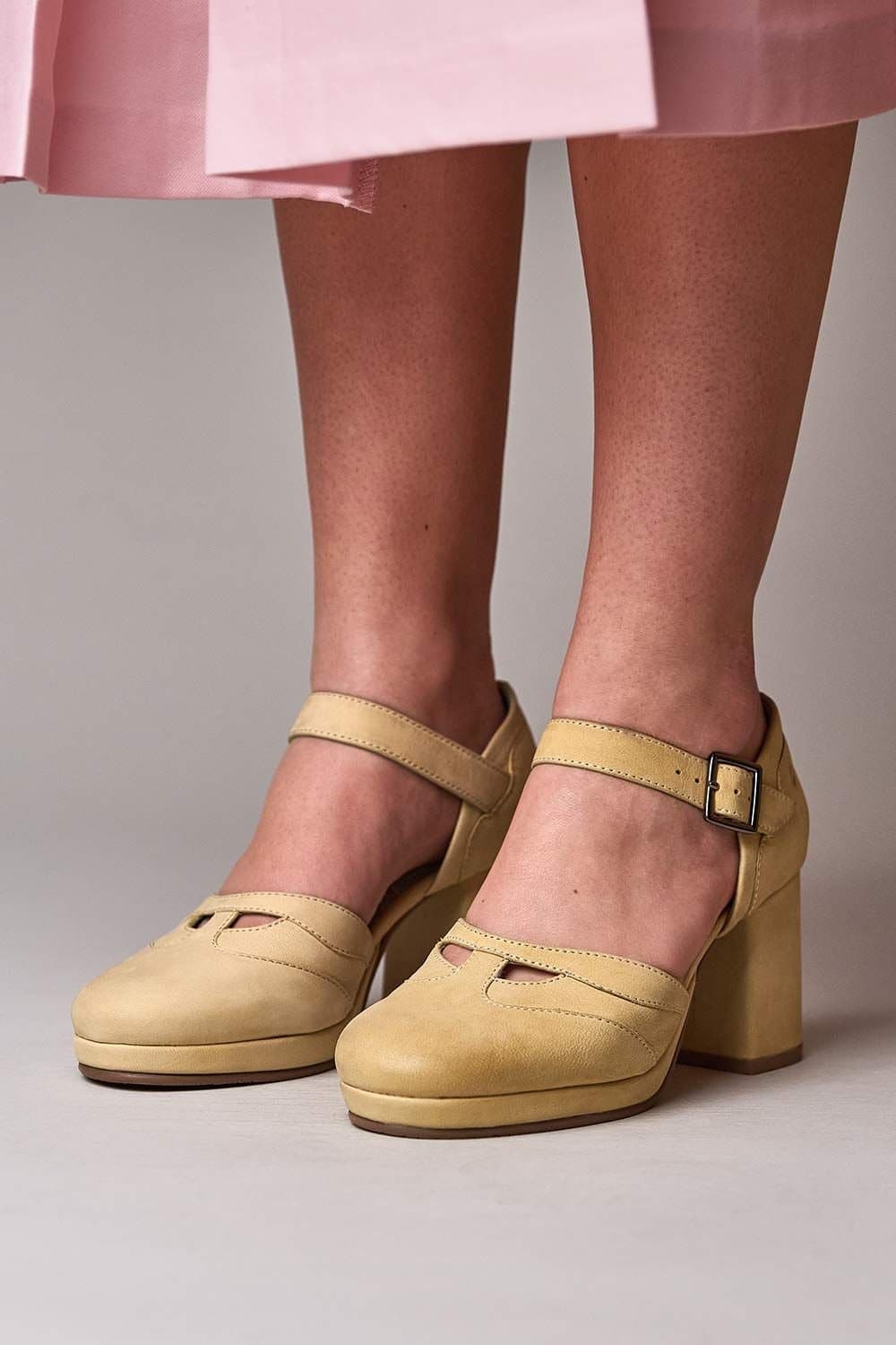 Moshulu Moshulu Women's 'Hazumi' Chunky Heeled Shoes in Yellow