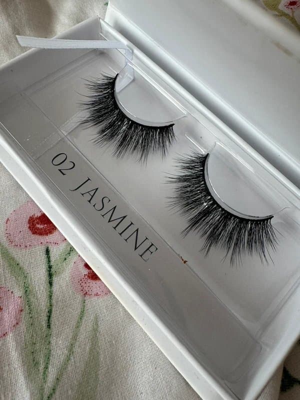 Lashworx Lash worm Jasmine Lashes