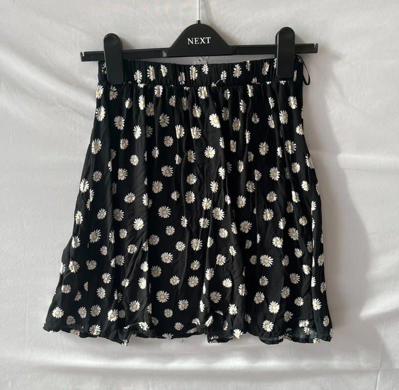 New Look New Look Black Daisy Print Skirt UK 6 – Floaty Summer Mini Skirt