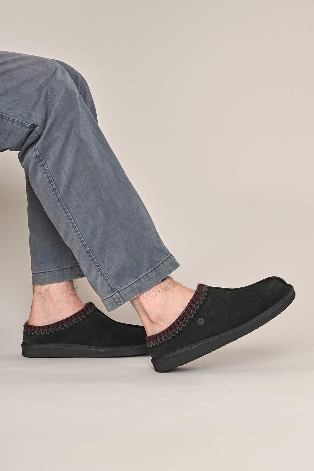 Moshulu Moshulu 'Docker' Men's Suede Mule Slippers in Black