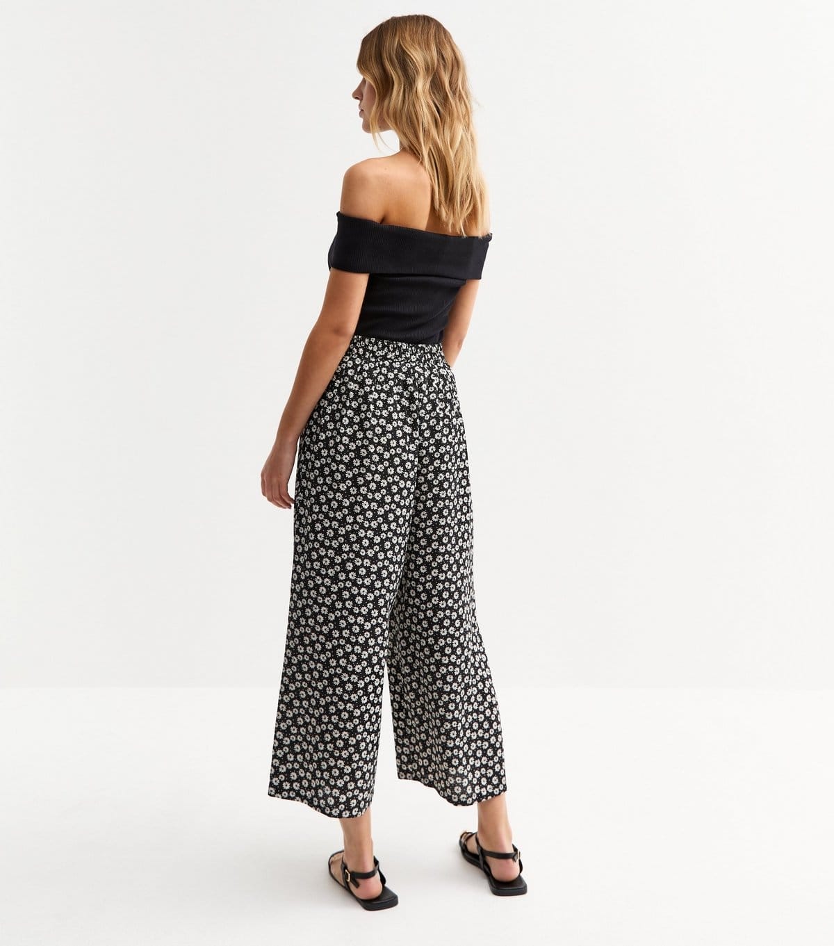 New Look Women's Black Floral Print Wide Leg Cropped Trousers New Look - 4