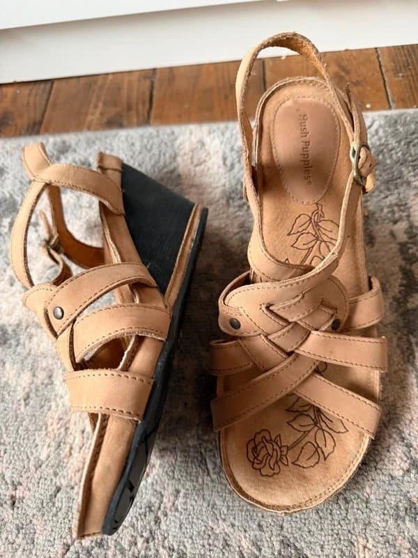Hush Puppies Soft leather hush puppies strappy buckle up sandals size 6