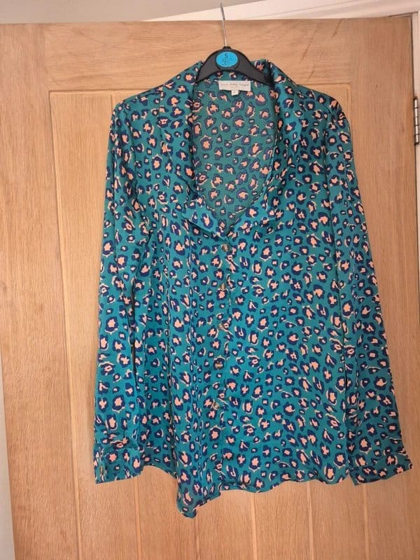 Never Fully Dressed Never Fully Dressed satin shirt green/peach leopard print size L - 1