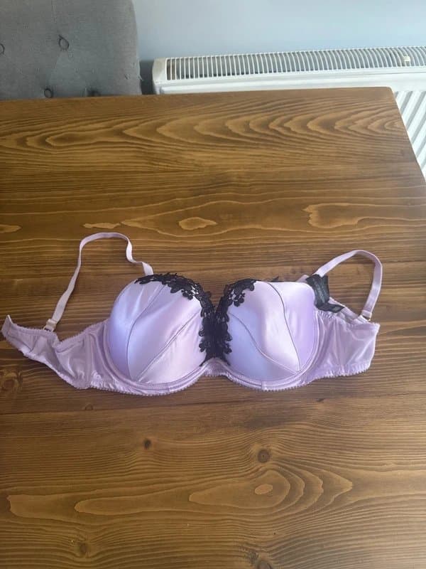 New Look Light purple silk and black lace bra 38DD