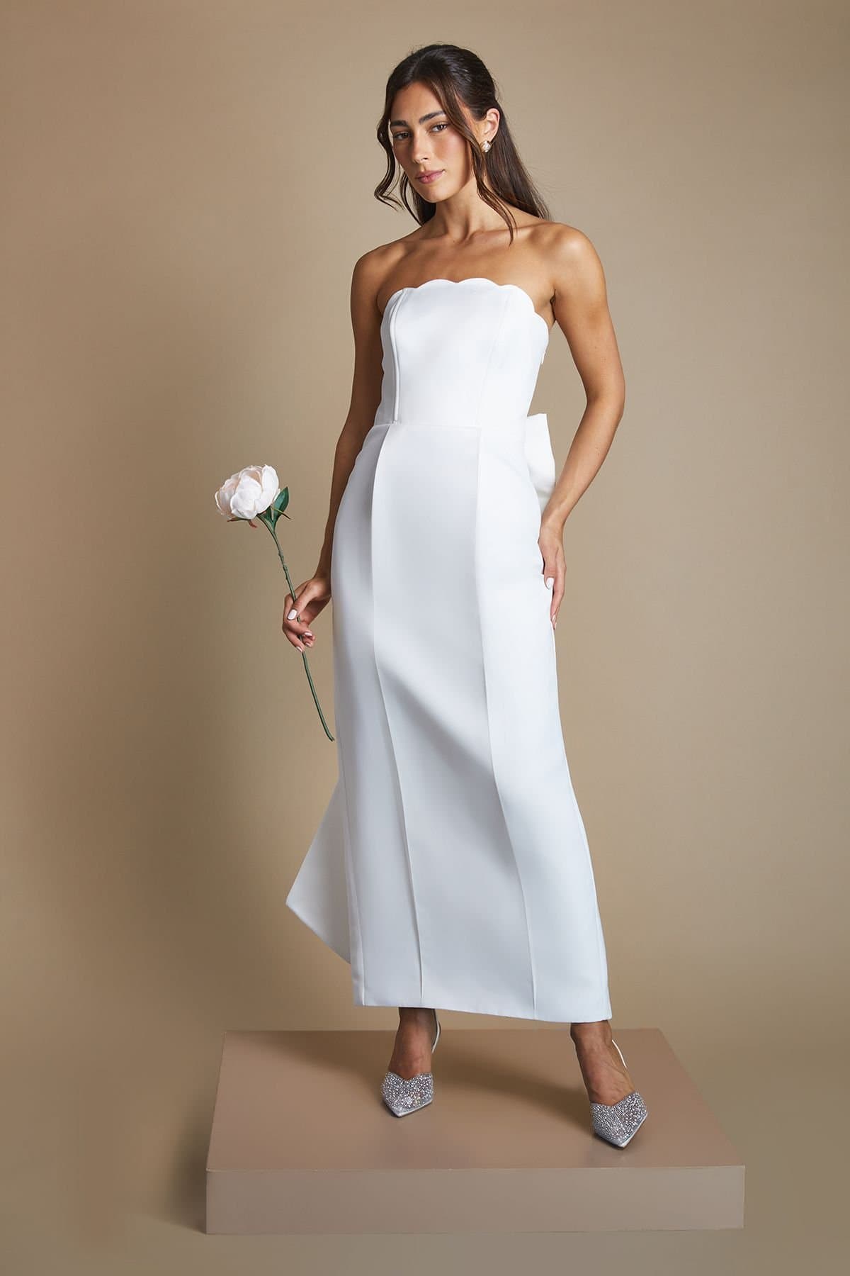 Coast Coast Women's Scallop Neck Bow Back Wedding Dress in Ivory
