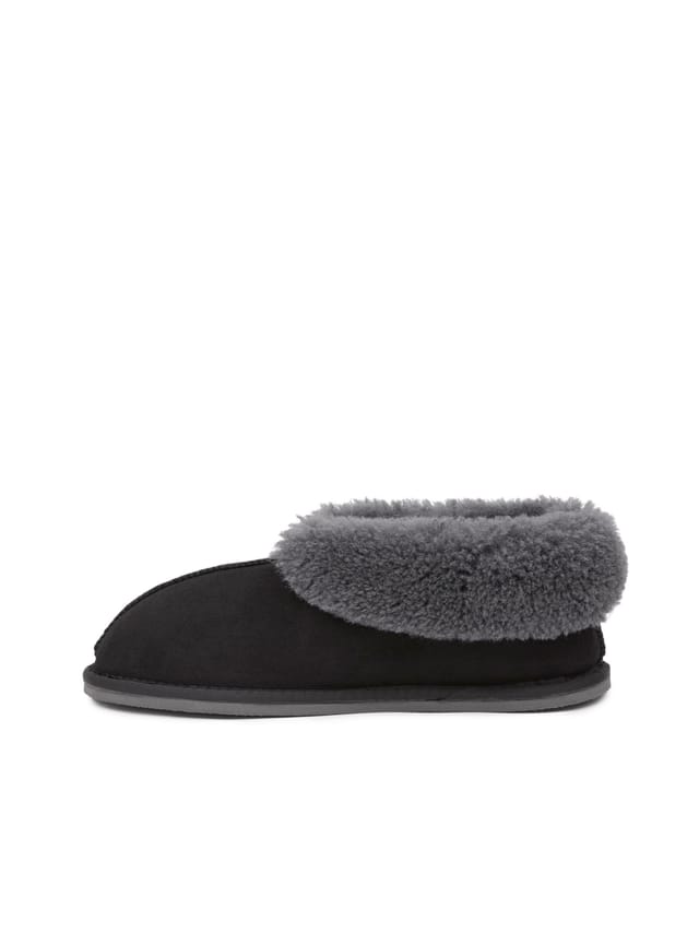 Celtic & Co Celtic & Co Men's British Shearling Bootee Slippers in Black - 2