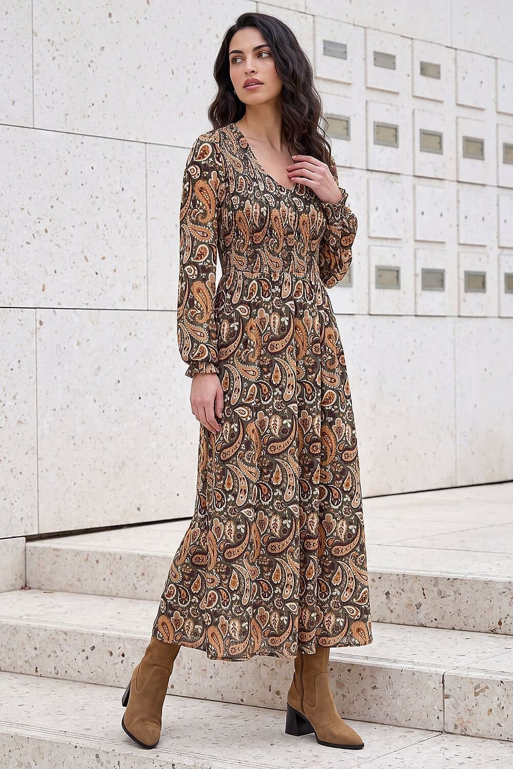 Dusk Dusk Women's Paisley Shirred Midi Dress in Green