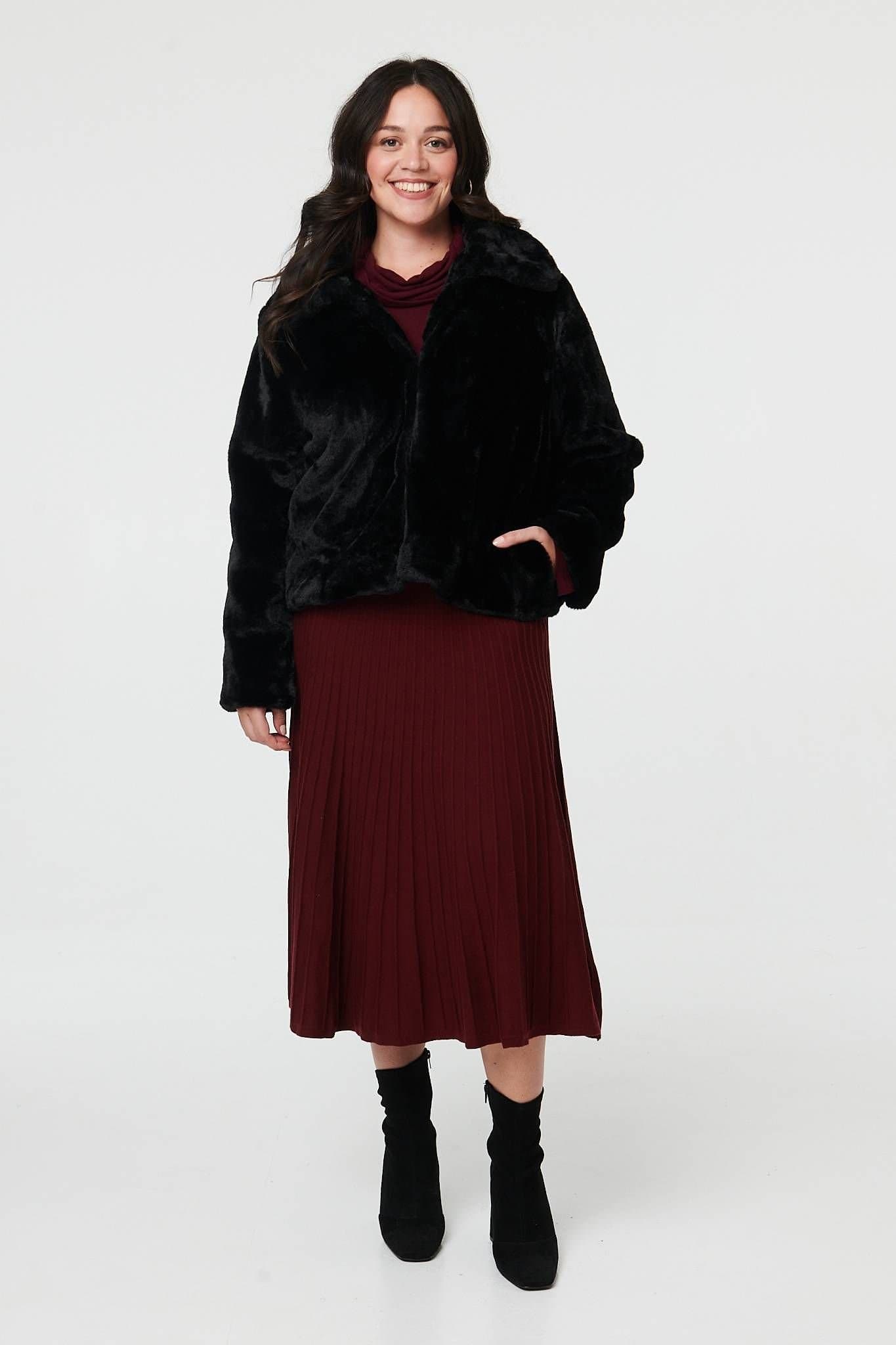 Izabel London Izabel London Women's Curve Faux Fur Zip Detail Cropped Jacket in Black