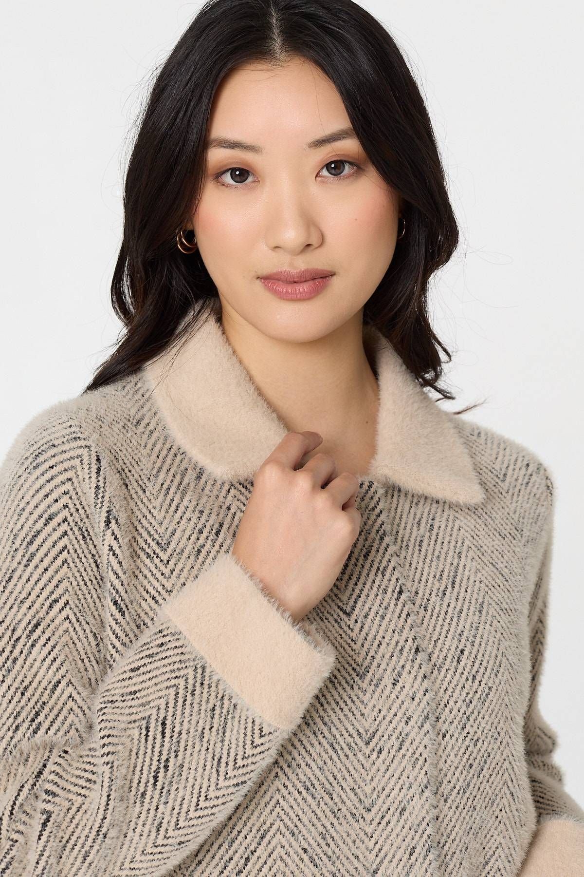 Izabel London Izabel London Women's Chevron Texture Faux Fur Boxy Jacket in Beige - 2