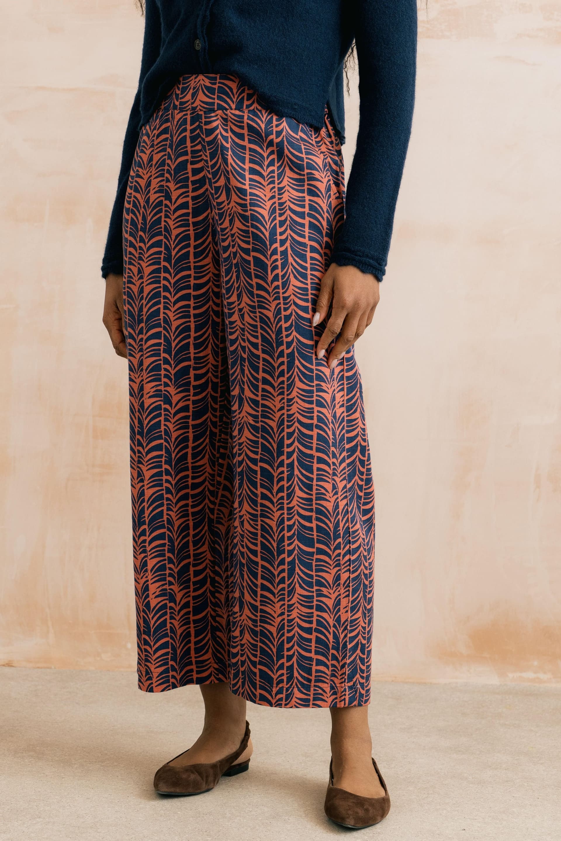 Lily & Me Lily & Me Women's Greta Stylish Cotton Cropped Trousers with Elasticated Back Waist in Navy