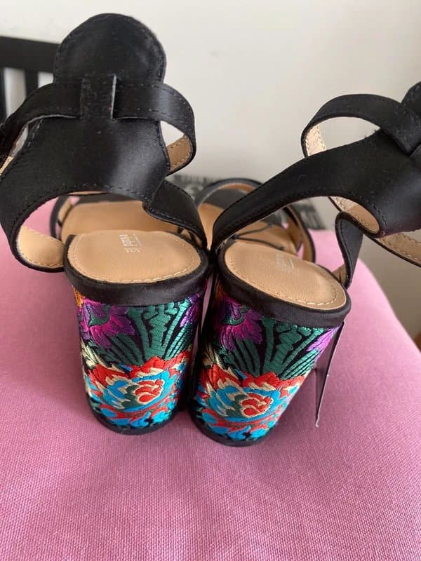 Papaya Black Fabric High-Heeled Sandals Size 4