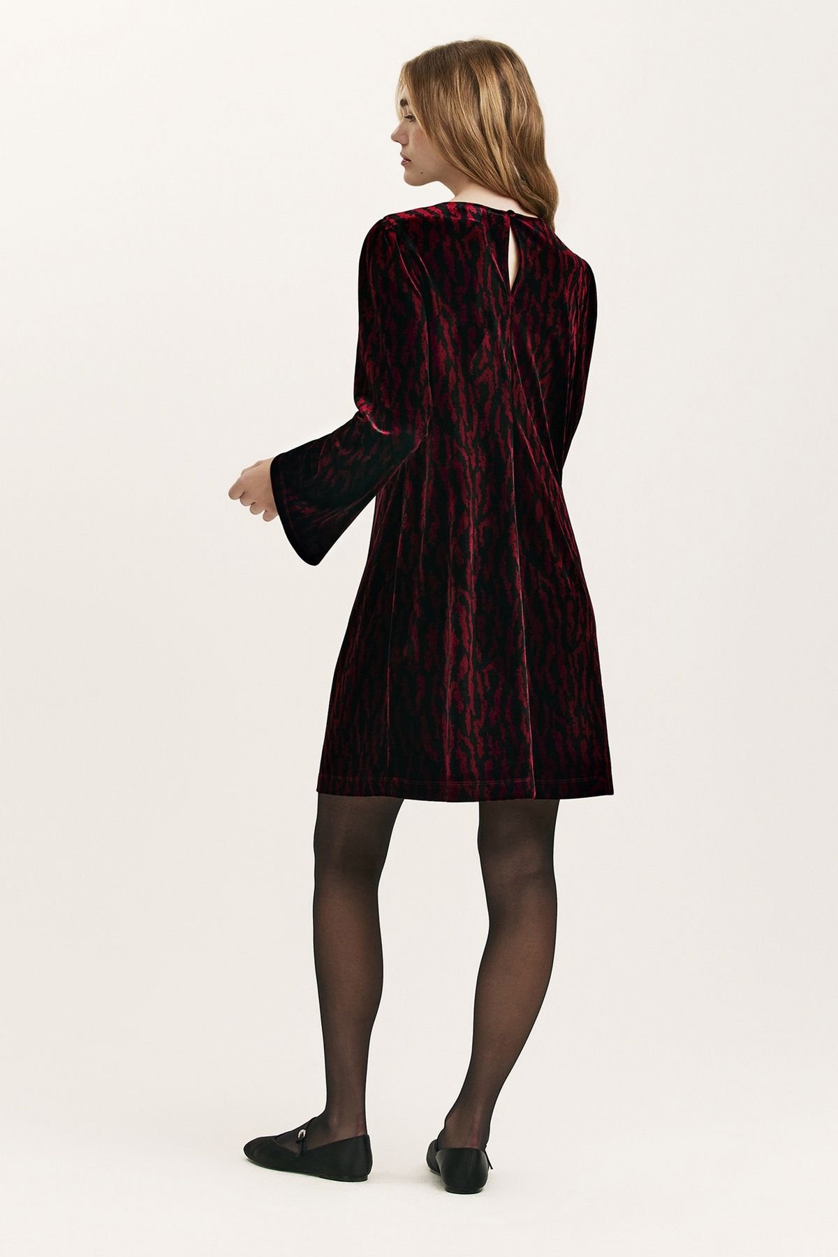Finery London Finery London Women's Hattie Velvet Jersey Printed Dress in Wine - 3