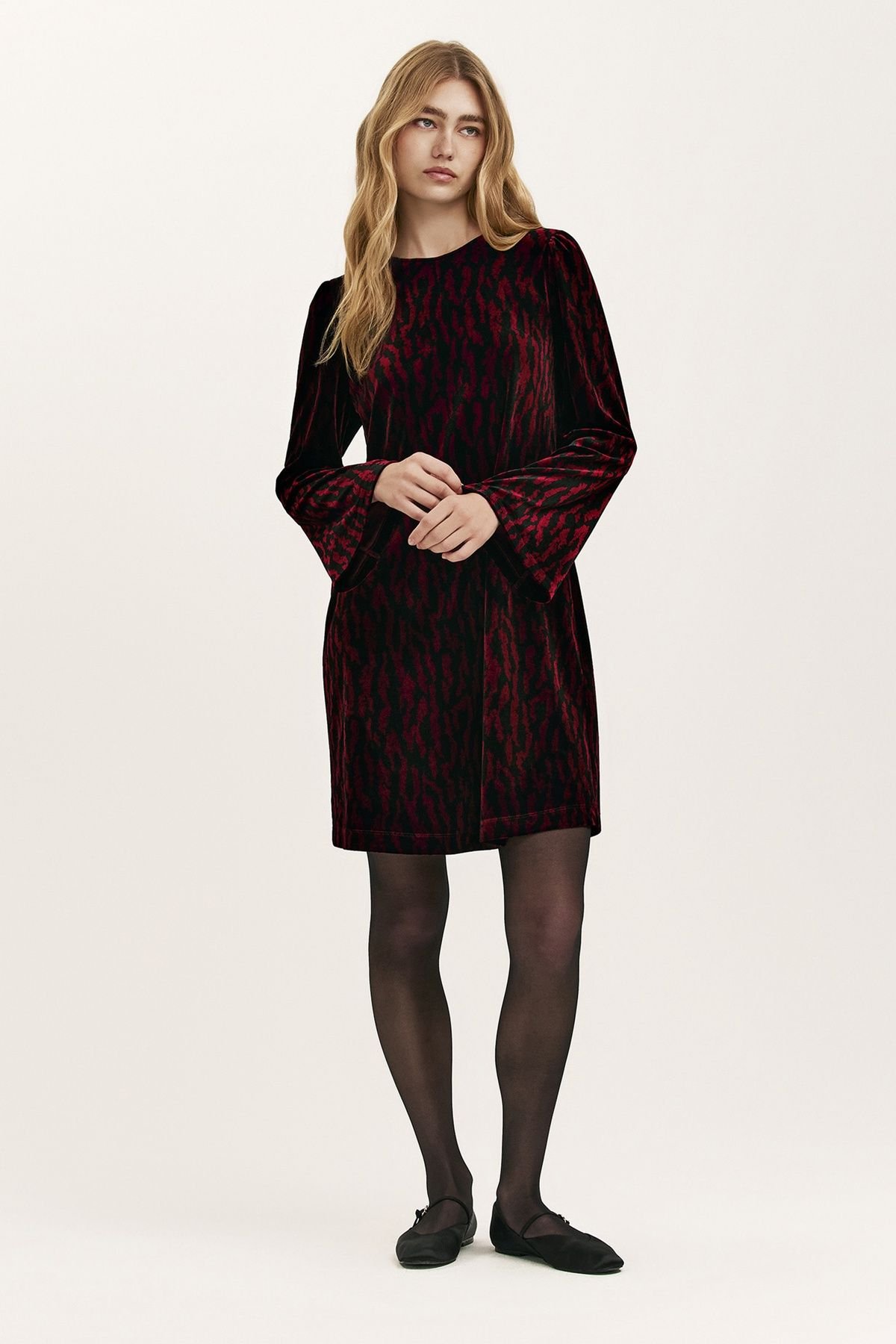 Finery London Finery London Women's Hattie Velvet Jersey Printed Dress in Wine - 4