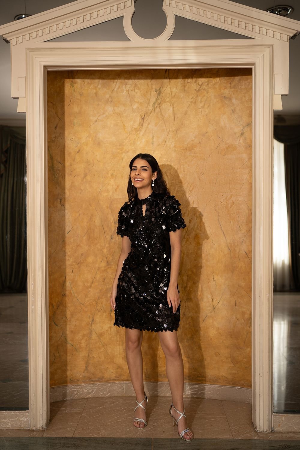 Yumi Yumi Women's Black Big Sequin Tunic With Keyhole Neckline - 4