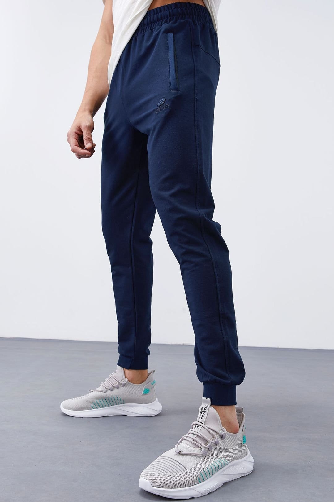 Tommy Life Tommy Life Men's Slim-Fit Fleece Sweatpants in Navy - 4