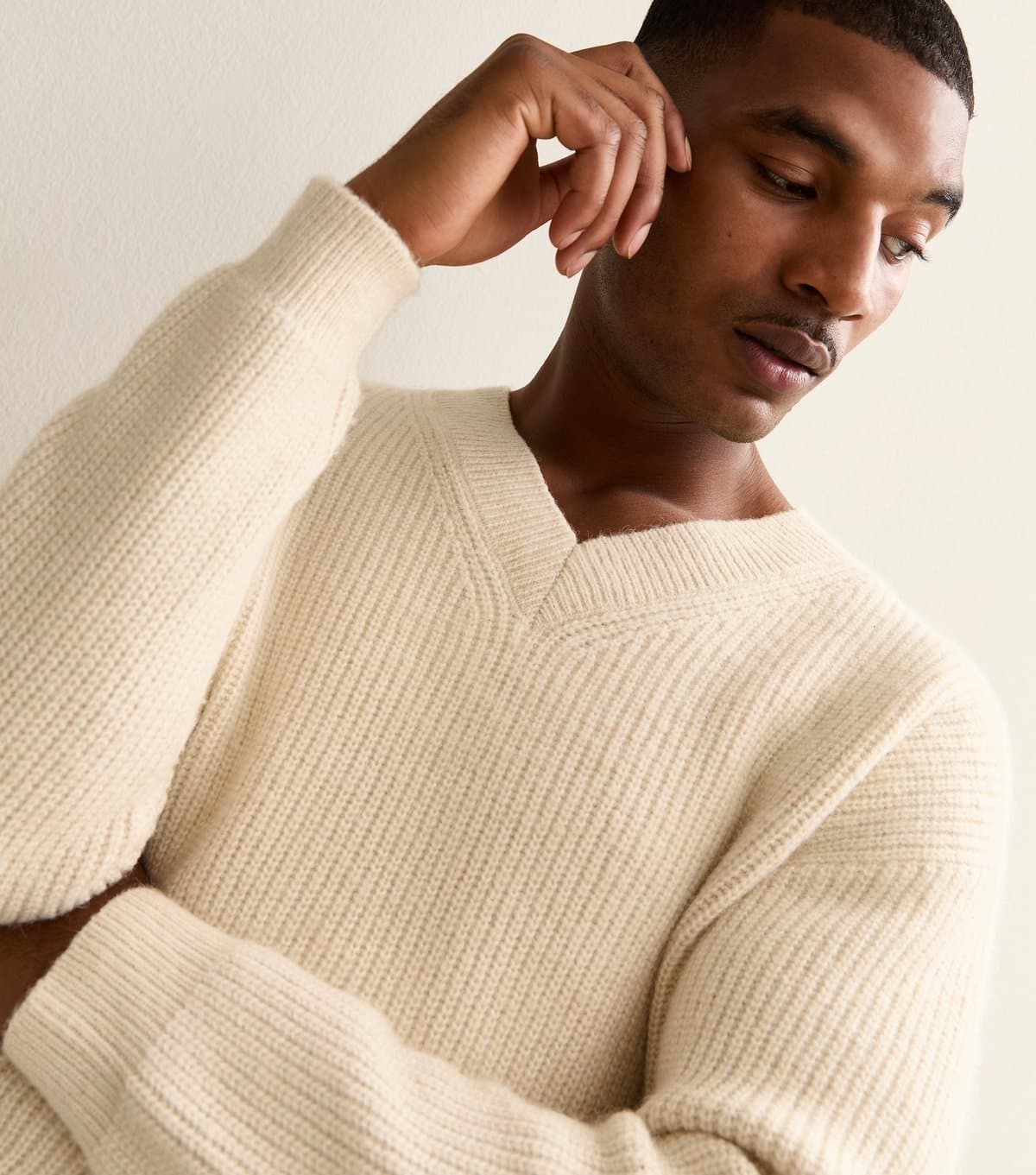 New Look Men's Cream Relaxed Long Sleeve V-Neck Jumper New Look