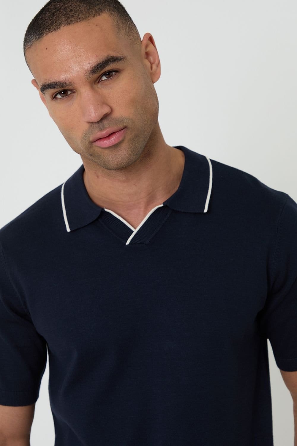 Threadbare Threadbare Men's Knitted Contrast Tipping Trophy Neck Polo in Navy - 4