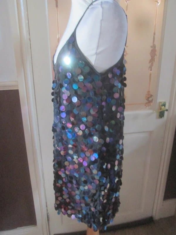 Boohoo Boohoo size 10 black short Dress with large sequins on Great condition
